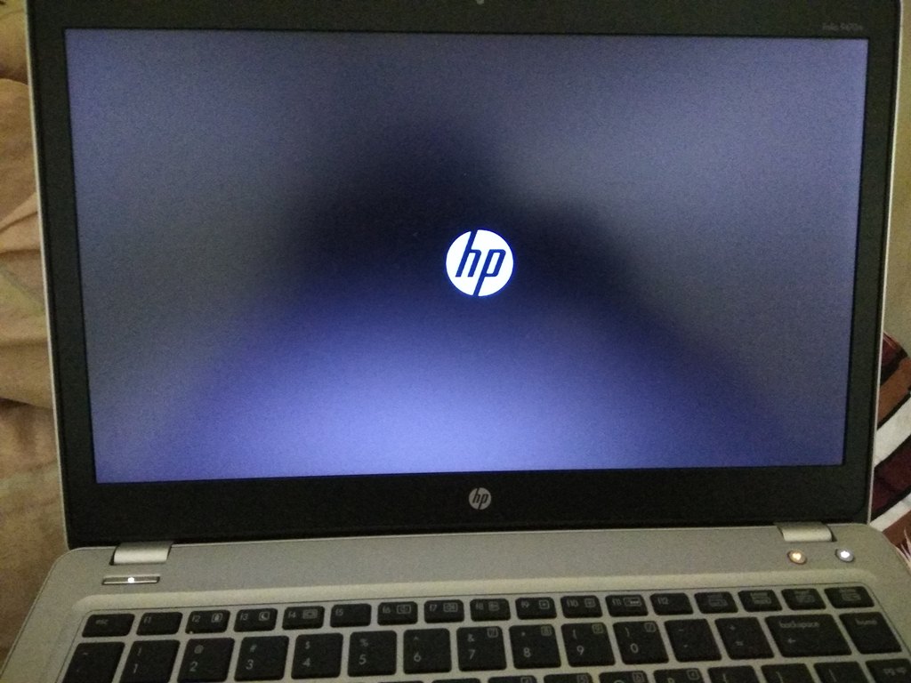 Cách khắc phục tình trạng laptop bị treo logo