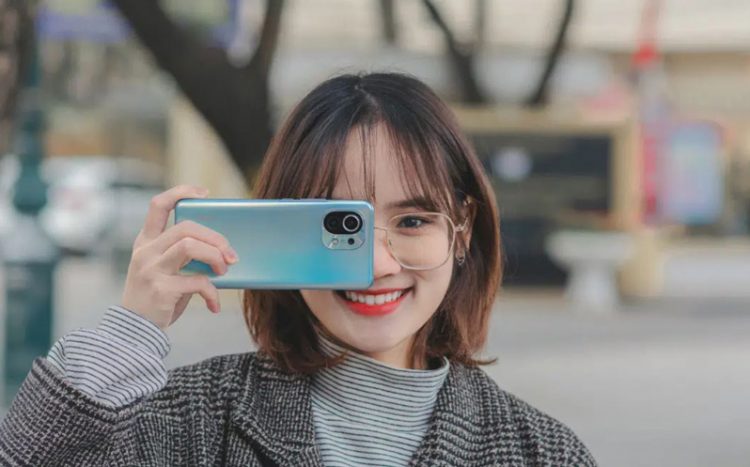Điện thoại Xiaomi Mi 11 5G sở hữu thiết kế cụm camera lồi được đặt trong mô đun hình vuông